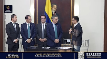 El ministro de Hacienda, Miguel Gómez, presentó el proyecto de Ley de Rescate Económico junto al vicepresidente José Manuel Restrepo (Cámara de representantes)