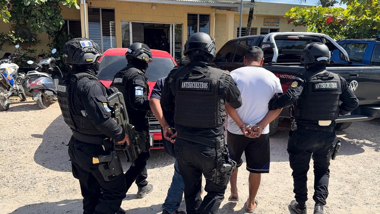 La Policía Nacional Civil y el Ministerio Público de Guatemala desarticularon a Los Cazadores, una organización criminal vinculada a plagio y secuestro en Petén. (PNC de Guatemala)