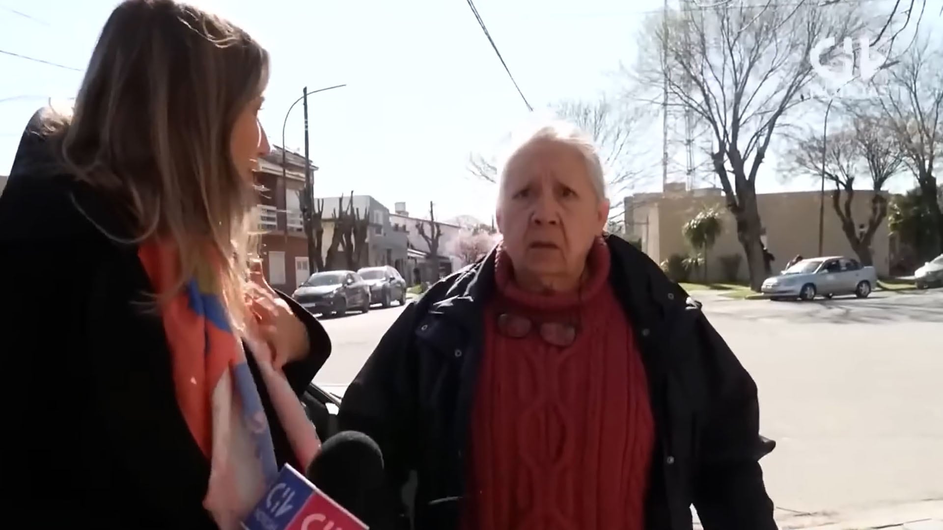 Vera no quiso hablar con la prensa cuando fue abordada (Captura de video)