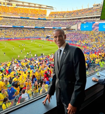 Rivaldo disfruta del partido de Brasil ante Haití en el Mundial 2026 (Instagram @rivaldo)