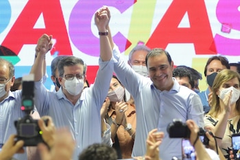 Gustavo Valdés junto a su vice Pedro Braillard Poccard en la elección del 2021