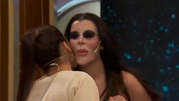 El saludo de Juana a