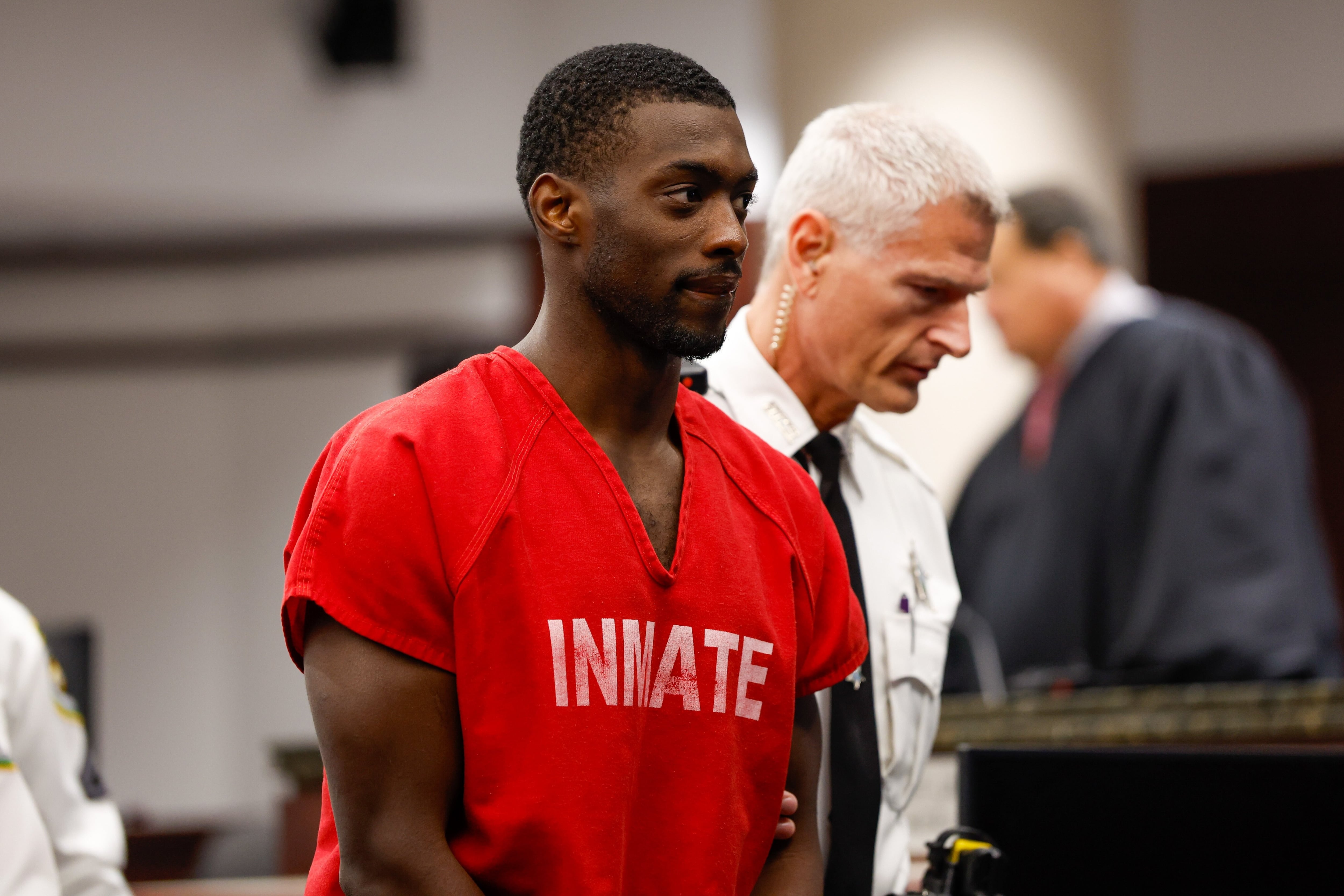 El cornerback de los Lions de Detroit Terrion Arnold sale tras su audiencia preliminar en Tampa, Florida el lunes 29 de junio del 2026 (Jefferee Woo/Tampa Bay Times via AP)