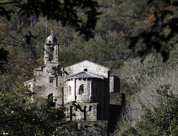 Monasterio de Caaveiro, Galicia (Turismo