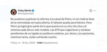 Vicky Dávila expresó su satisfacción por el aplazamiento del proyecto y advirtió que los usuarios del sistema de salud siguen enfrentando dificultades - crédito @VickyDavila/X