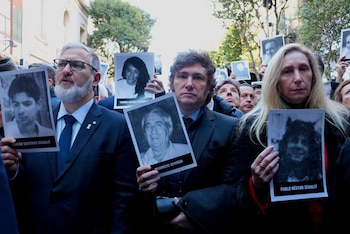 Javier y Karina Milei en el acto de la AMIA