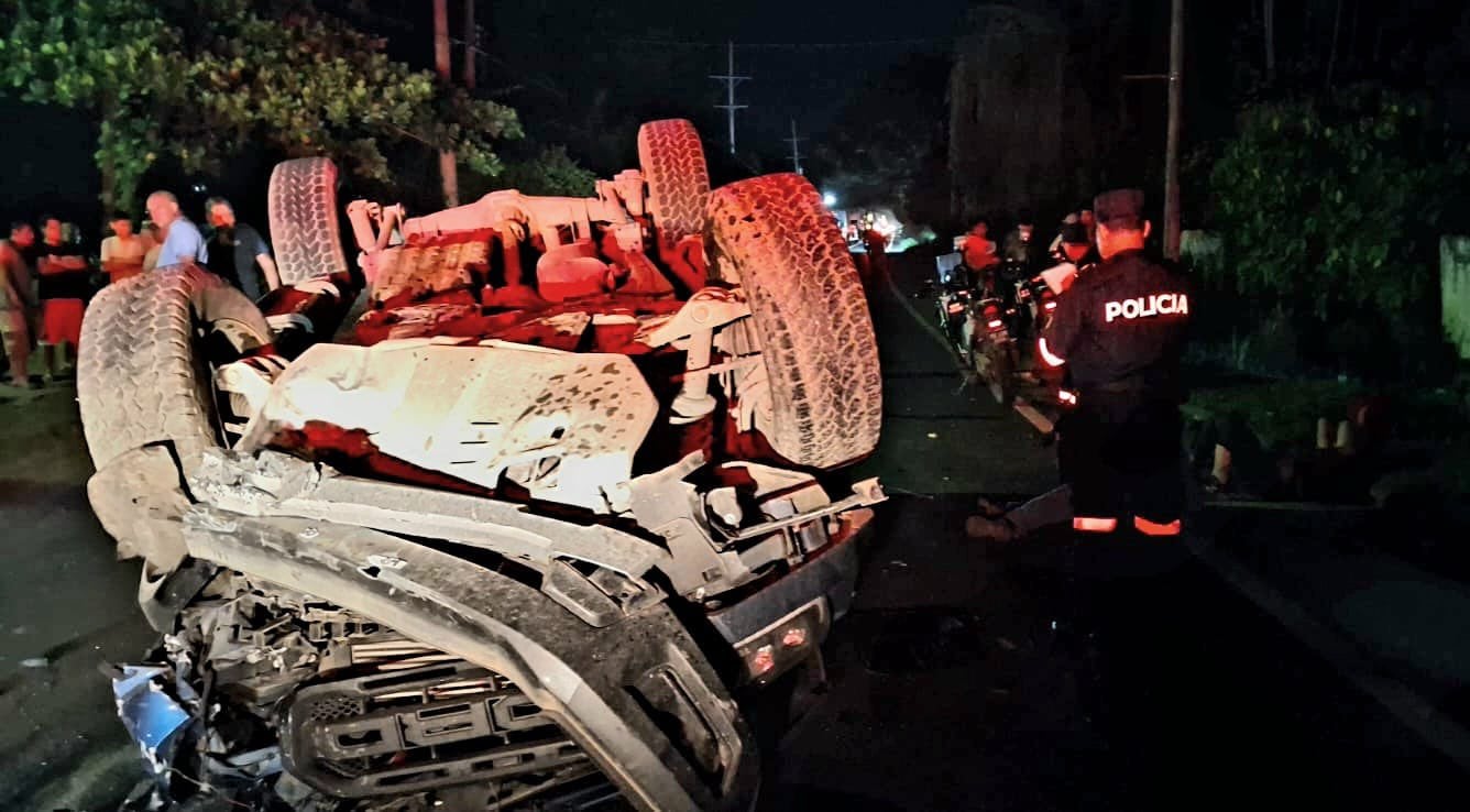 Un choque entre dos vehículos en el kilómetro 74 dejó víctimas mortales y mantiene bloqueado el paso, informó la Policía Nacional Civil. (Cortesía: Policía Nacional Civil)