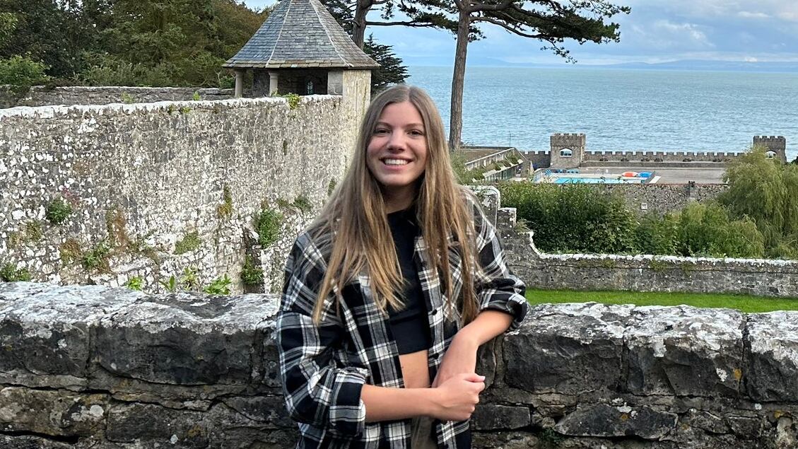 La infanta Sofía, en los jardines del UWC Atlantic College de Gales. (Casa Real)