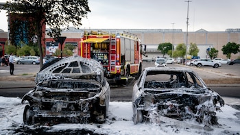 Es mucho más probable que se incendie un coche gasolina o diésel que uno eléctrico: “Este ha echado a arder por la luz interior”