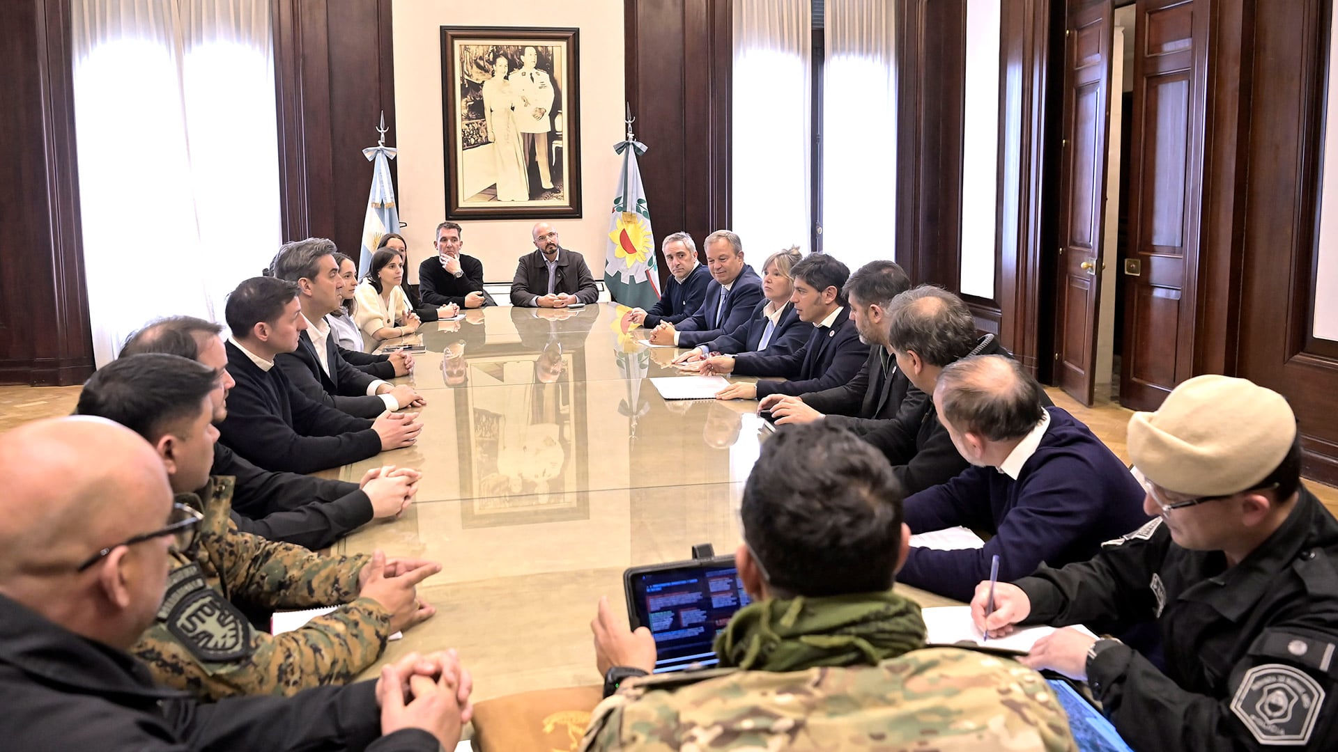 Luego de coordinar acciones por lo que será la procesión a Luján, Kicillof encabezó otra reunión puntualmente por la llegada de León XIV a Luján y Almirante Brown