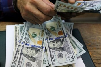 El dólar estadounidense representa el 58% de las reservas mundiales de divisas. (REUTERS/Mohamed Abd El Ghany)