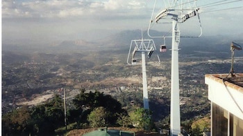 El ex teleférico de San Jacinto, el destino turístico que reinó en los 90’s, ahora intenta sobrevivir en El Salvador