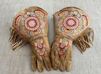 Un par de guanteletes que