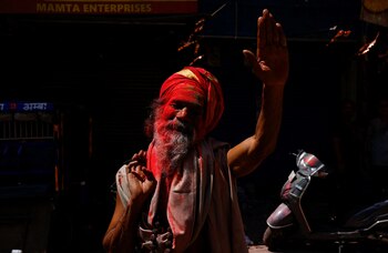 Un santo hindú pintado con