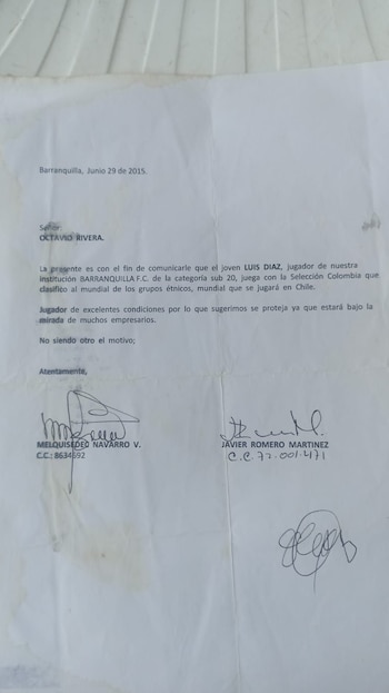 Primer contrato de Luis Díaz como profesional en el fútbol colombiano - crédito Estewil Quesadaen el libro Grandes relatos del fútbol colombiano