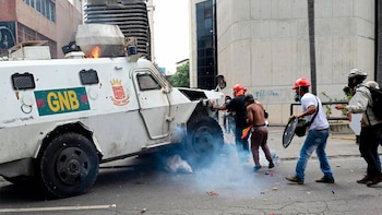 Momento en que una tanqueta