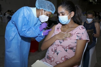 Autoridades instan a las mujeres embarazadas a acudir a sus controles prenatales e informarse sobre la vacuna contra el virus respiratorio sincitial. (Minsa)
