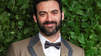 Morgan Spector reemplaza a Tom Hanks como Robert Langdon en la nueva serie de Netflix