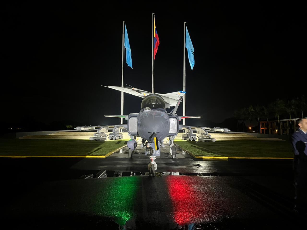 La Contraloría exige al ministro de Defensa Pedro Sánchez entregar la documentación completa sobre la compra de 17 aviones Gripen a Saab - crédito @FuerzaAereaCol/X