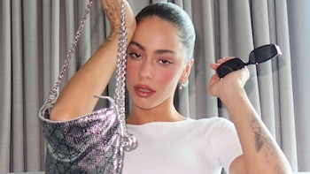 Tini Stoessel posó con carteras de Gucci, stilettos y un look de lujo valuado en miles de dólares: las fotos