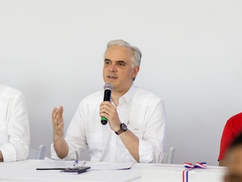 Luis Miguel De Camps informó que entre junio y julio comenzará la instalación de equipos en más de 330 politécnicos del país. (Cortesía: Gobierno de República Dominicana)