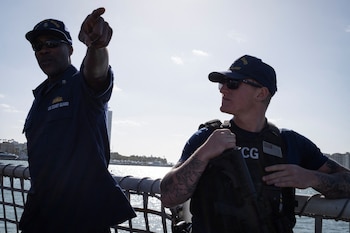 Operativo conjunto logra detener intento de migración ilegal en aguas del Caribe. (REUTERS/Marco Bello)