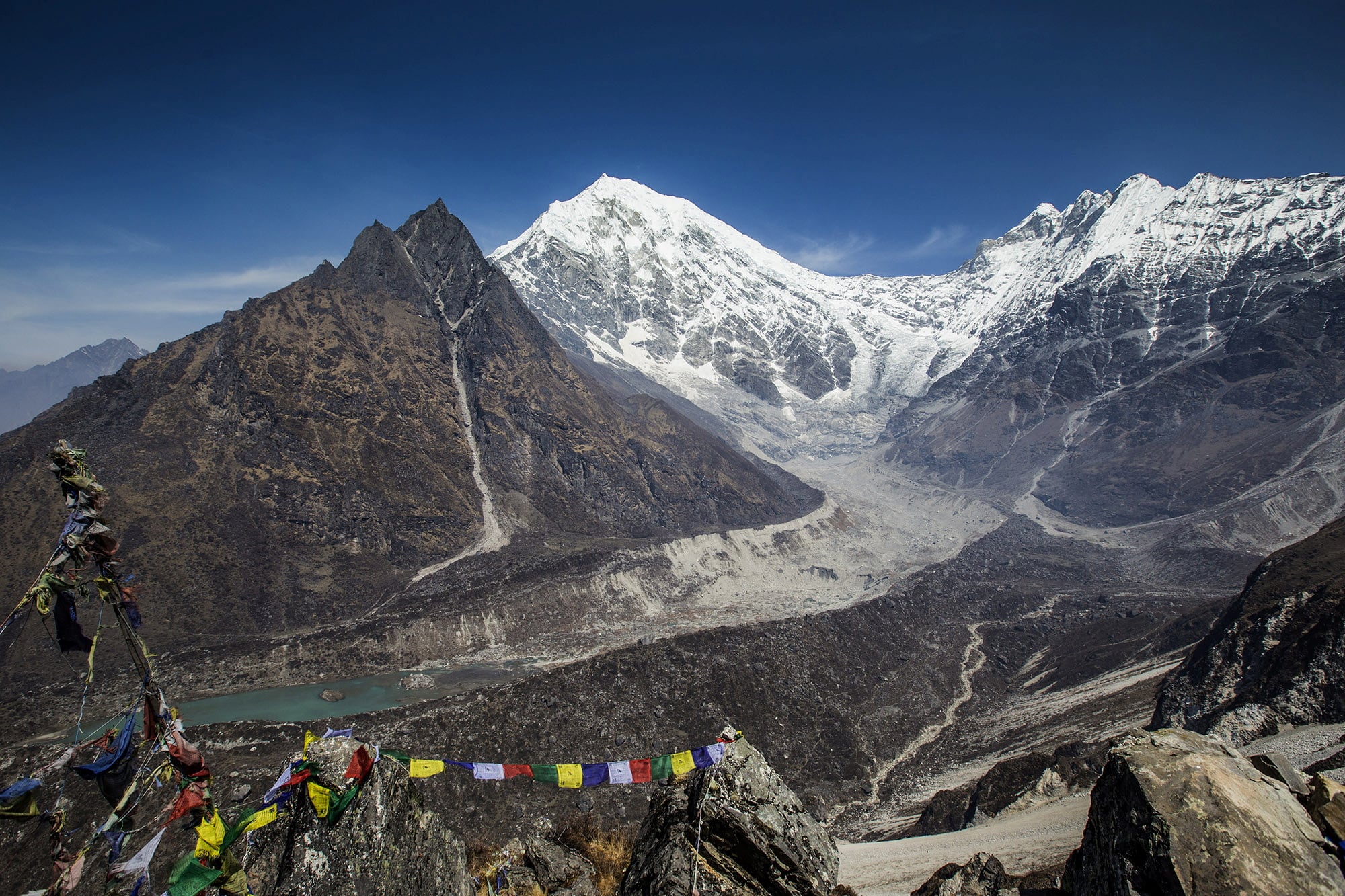Jeffrey Kargel sostuvo que el desastre de Nepal involucró un glaciar colgante cerca del pico Langtang Lirung y vinculó el colapso al retroceso glaciar (REUTERS)