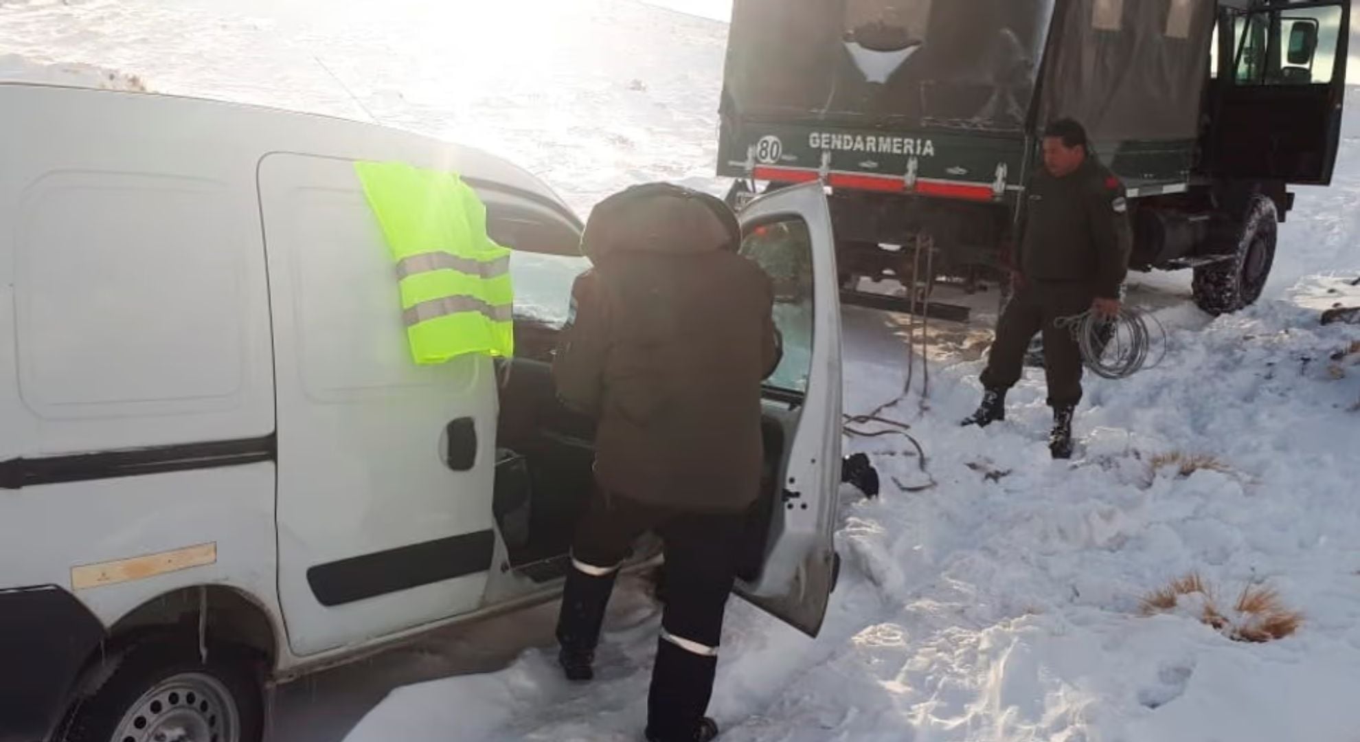 Rescataron a más de 20 personas que habían quedado atrapadas en la nieve durante el temporal en Mendoza