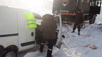 Rescataron a más de 20 personas que habían quedado atrapadas en la nieve durante el temporal en Mendoza