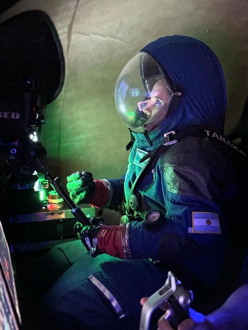 Como parte de su entrenamiento Noel participa en vuelos de gravedad cero simulaciones de hipoxia y entrenamientos con trajes presurizados