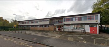 Fachada de Stewards Academy. (Google