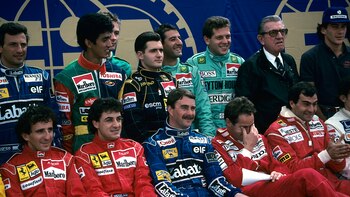 De izquierda a derecha. Sentados: