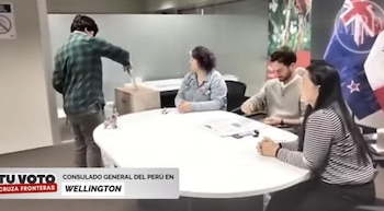 Os peruanos desafiam a distância e o clima para escolher o exterior: a vida é assim. Preso: Ministro das Relações Exteriores do Peru.