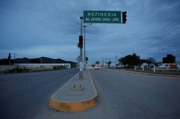 Imagen de archivo. La entrada de la refinería Antonio Dovali Jaime se muestra después de que un terremoto sacudiera la costa sur de México el jueves por la noche, en Salina Cruz, Oaxaca, México. 8 de septiembre de 2017. REUTERS/Carlos Jasso