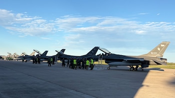 La Argentina recibió otros seis aviones F-16: buscan adelantar las últimas entregas para el año electoral