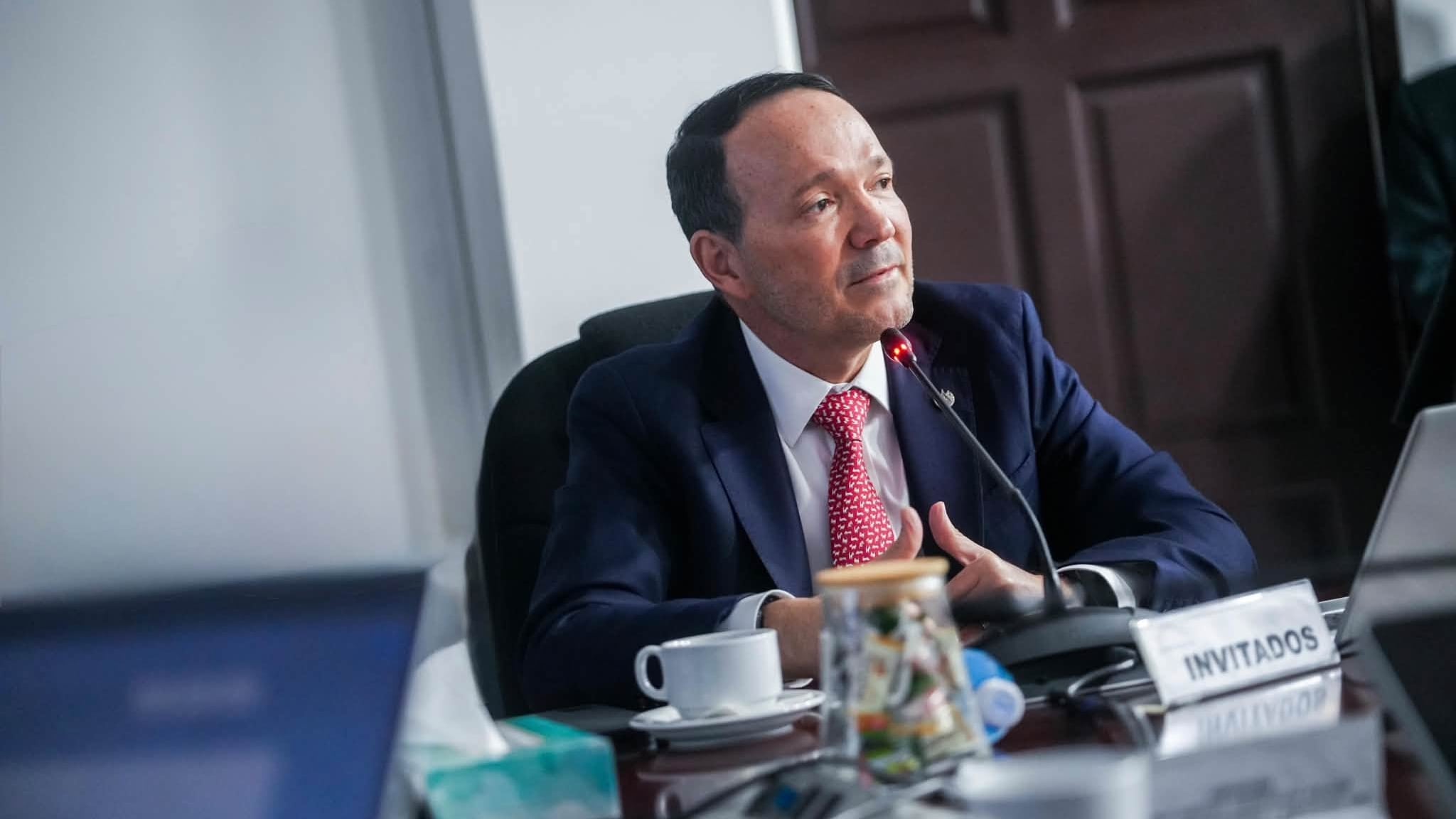 Ministro de El Salvador sobre recorte millonario en seguridad: “Nos van a hacer falta esos veinte millones, pero ahí está la eficiencia”
