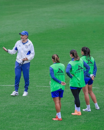 El técnico saldría del club por asistir a festejos del Club América