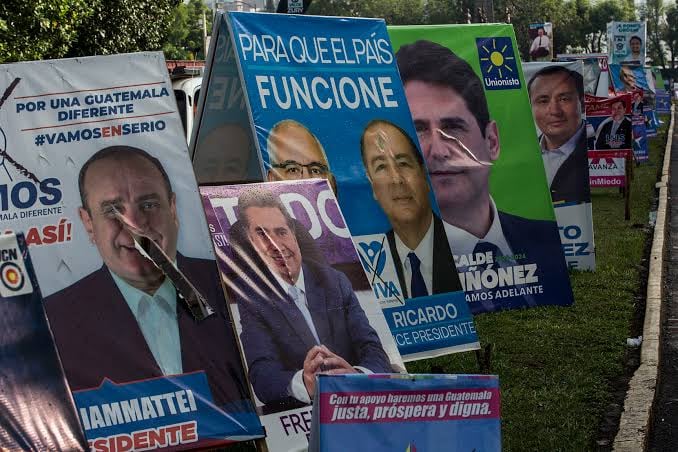En años anteriores la campaña política anticipada se veía en las calles con cientos de vallas propagandísticas, ahora ha migrado a las redes sociales. (Redes sociales)