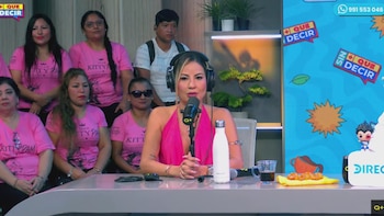 La expareja del futbolista afirmó que el presentador le envió mensajes religiosos antes de coincidir con ella en un local nocturno, donde habría querido besarla