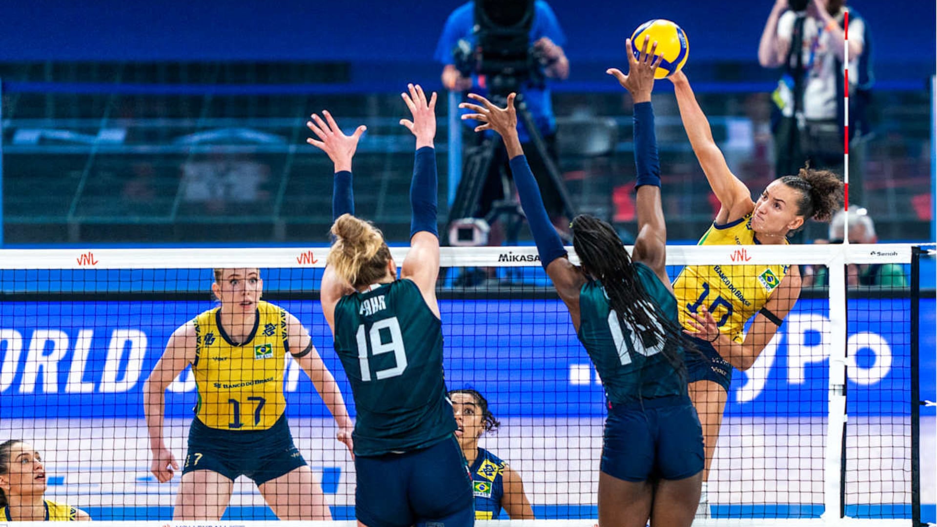 Brasil e Italia fueron los últimos finalistas de la VNL Femenina. Crédito: FIVB