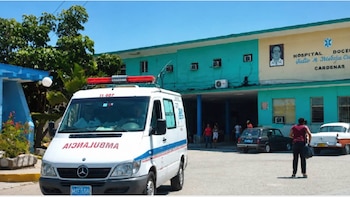 El Hospital de Cárdenas en Cuba traslada a pacientes de terapia intensiva por una avería eléctrica