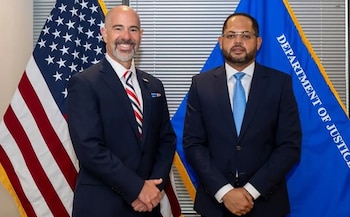 El Fiscal General Pablo Emilio Reyes Theodore se reunió con el director de la DEA, Terrance Cole. Honduras y Estados Unidos fortalecen la cooperación en la lucha contra el narcotráfico. (Foto: Ministerio Público)