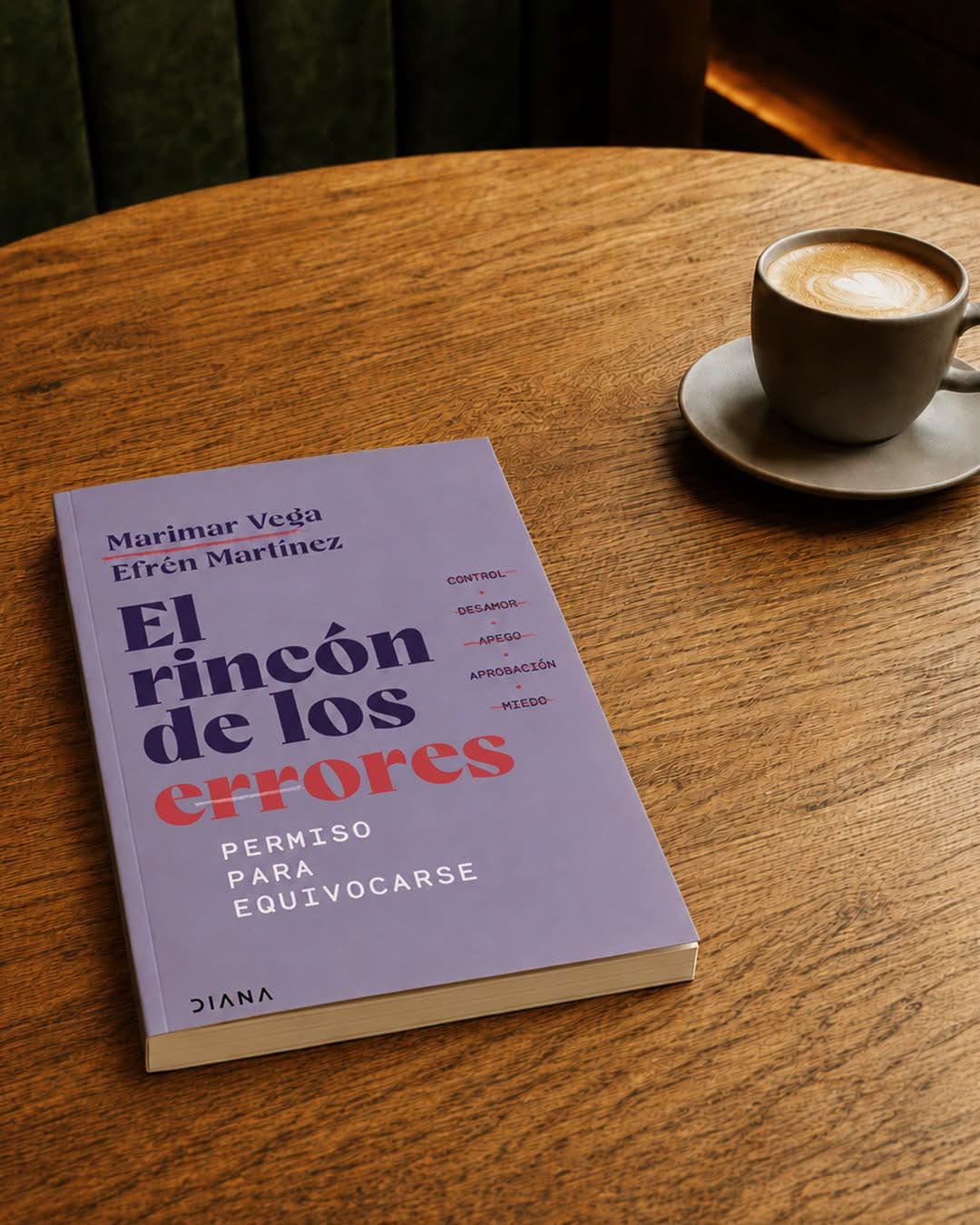 Una obra que traslada la filosofía de su pódcast hacia un formato impreso diseñado para cuestionar la autoexigencia y la búsqueda de perfección en la vida cotidiana. (IG: planetalibrosmx)