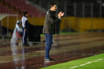 En la imagen, el entrenador