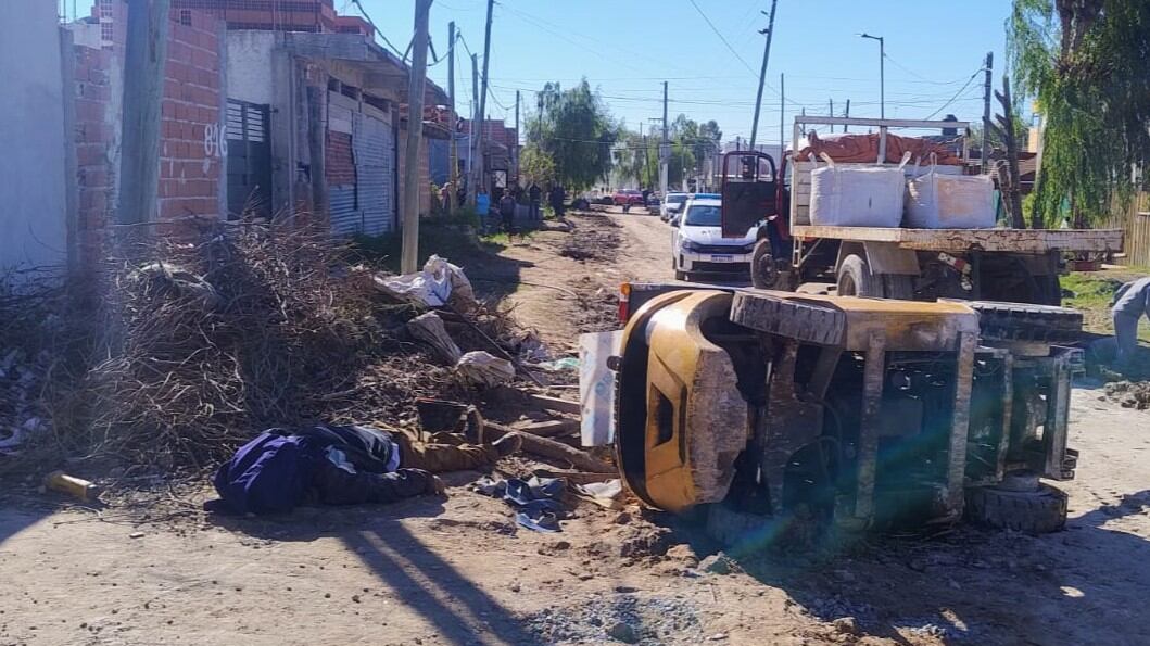 Un operario perdió la vida en Berisso tras quedar aplastado por el autoelevador que manejaba dentro de un corralón de materiales