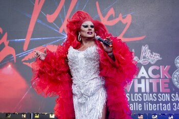 La Plexy durante el pregón del Orgullo de Madrid 2026 (MADO 2026), en la plaza Pedro Zerolo, a 1 de julio de 2026, en Madrid (España).