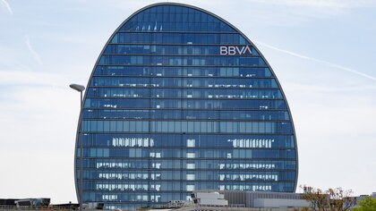 Cuánto cobran de comisiones BBVA y Sabadell por tener cuentas bancarias
