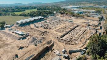 San Salvador Oeste atrae $16