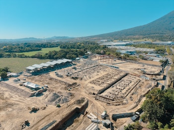 La inauguración de OfiBodegas Nejapa