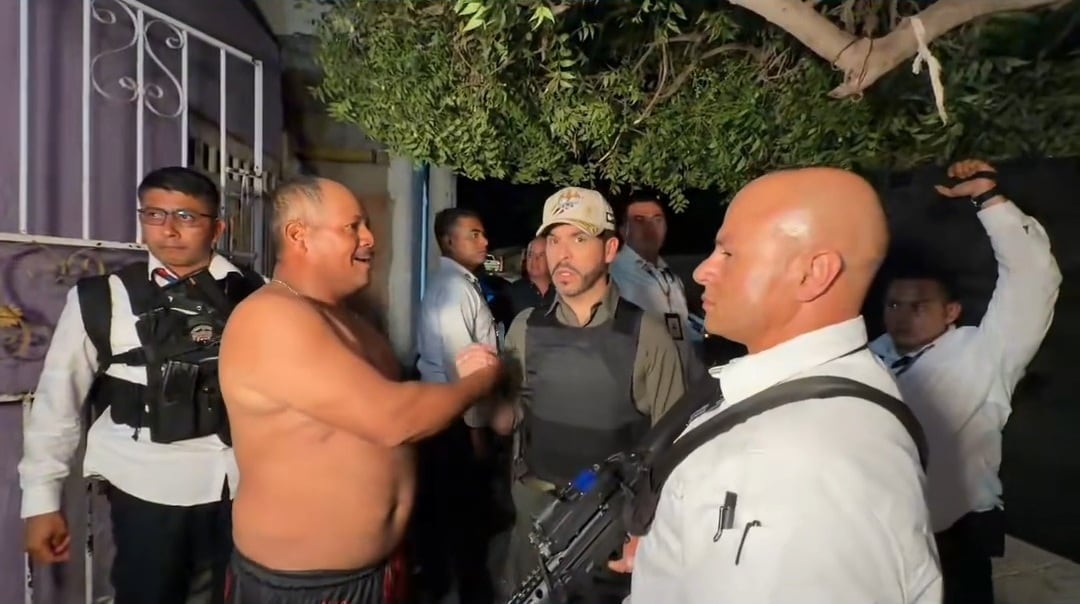 De la Espriella patrulló Santa Marta con chaleco antibalas y desafió a las bandas